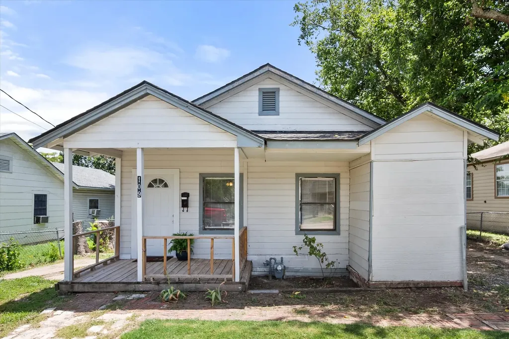 109 E Tyler Street Ennis TX 75119