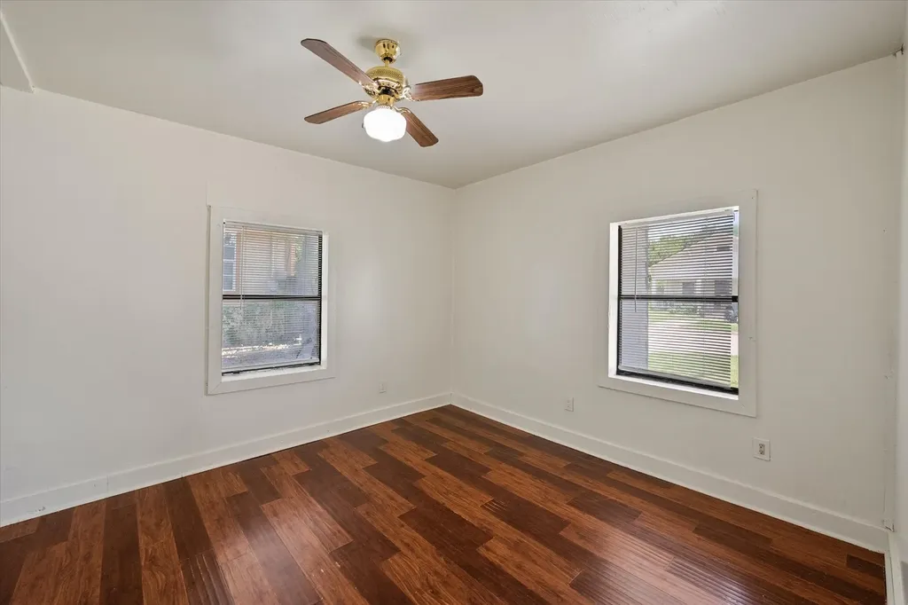 109 E Tyler Street Ennis TX 75119