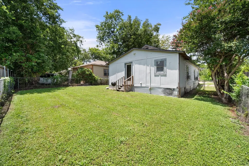 109 E Tyler Street Ennis TX 75119