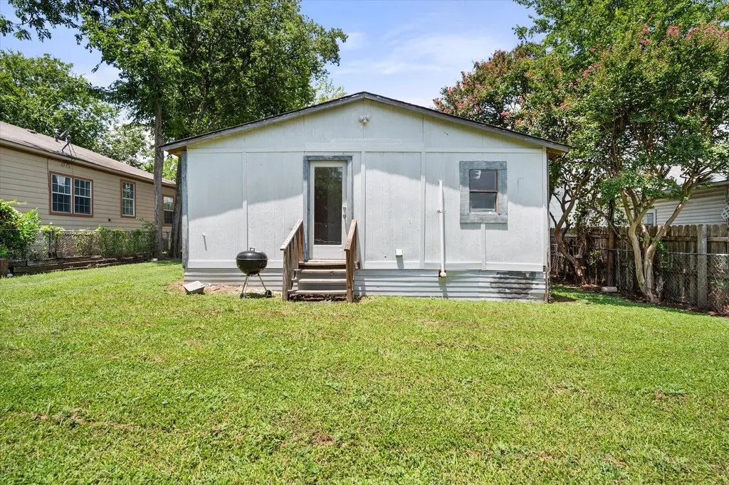 109 E Tyler Street Ennis TX 75119