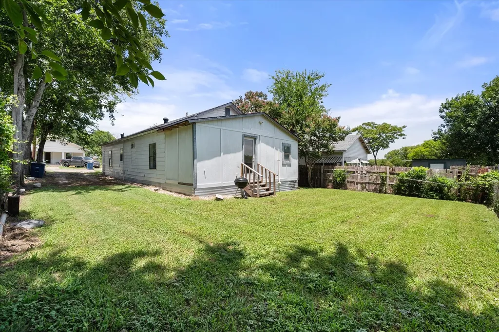 109 E Tyler Street Ennis TX 75119