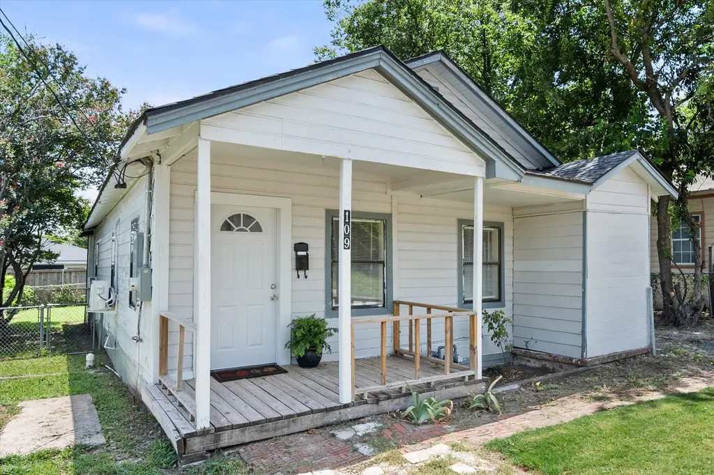 109 E Tyler Street Ennis TX 75119