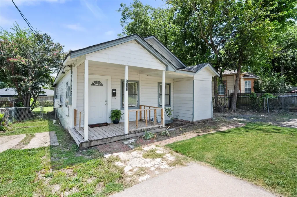 109 E Tyler Street Ennis TX 75119