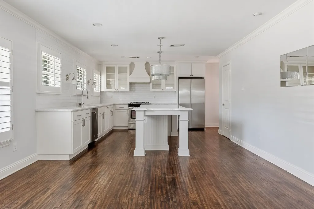 9836 Gooding Drive Dallas TX 75220