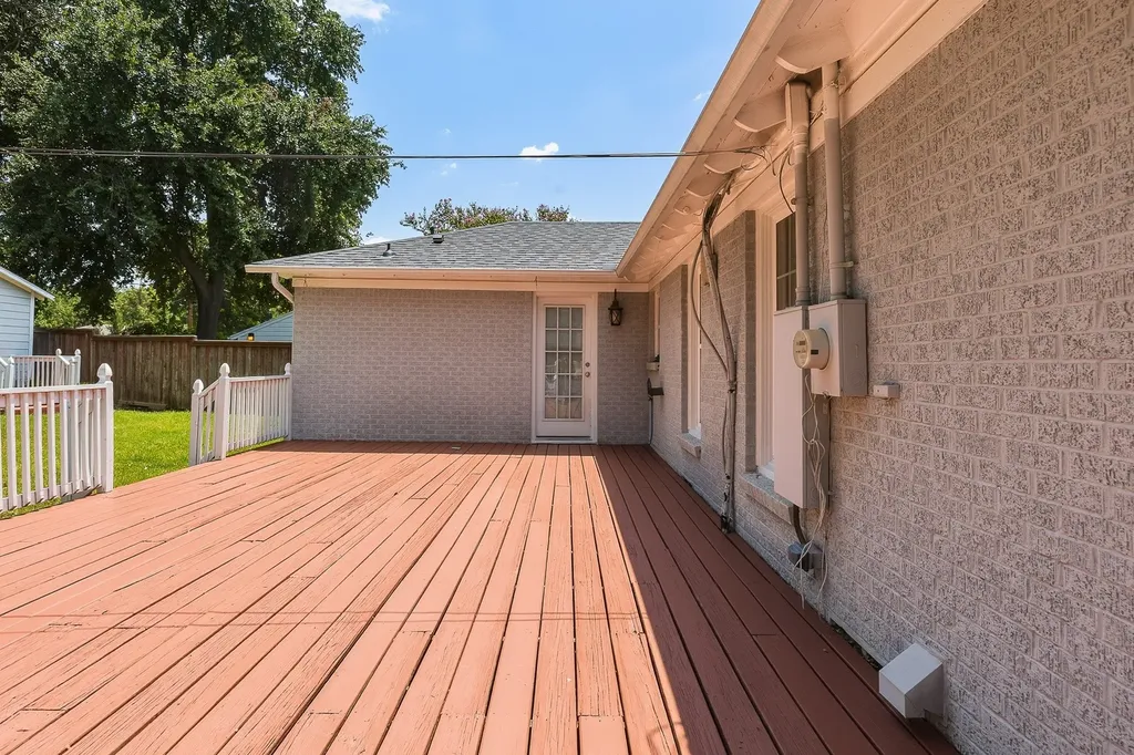 9836 Gooding Drive Dallas TX 75220