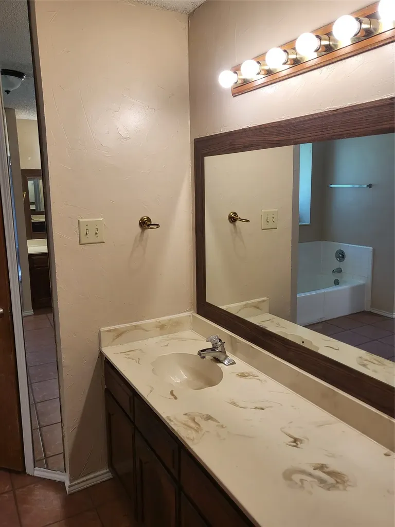 4200 Pyracantha Drive Arlington TX 76017