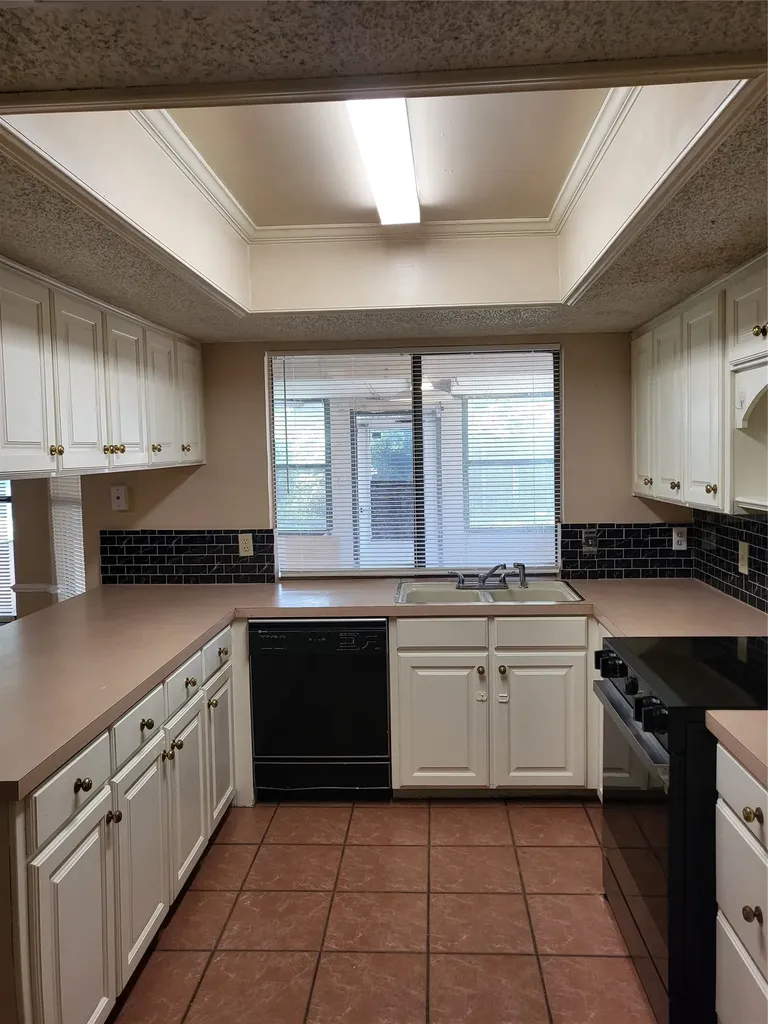 4200 Pyracantha Drive Arlington TX 76017