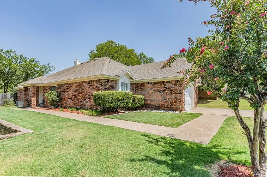 9269 Meandering Drive North Richland Hills TX 76182