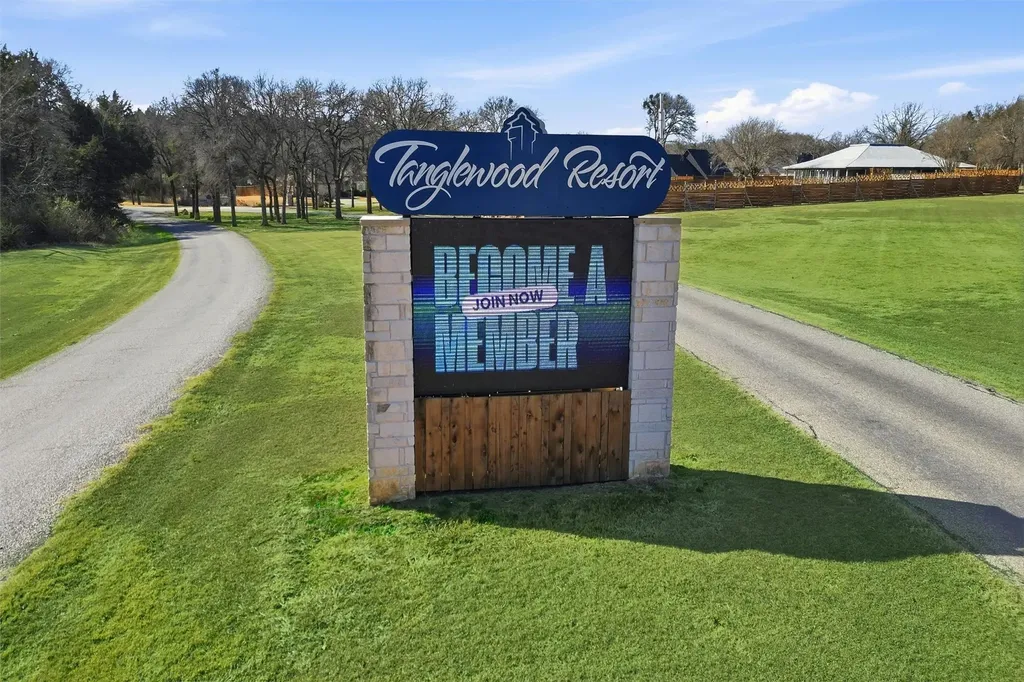 21 Lone Oak Boulevard Pottsboro TX 75076