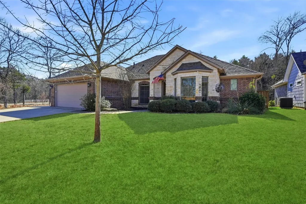 21 Lone Oak Boulevard Pottsboro TX 75076