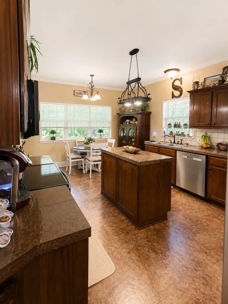 1622 Shady Lake Circle Henderson TX 75652