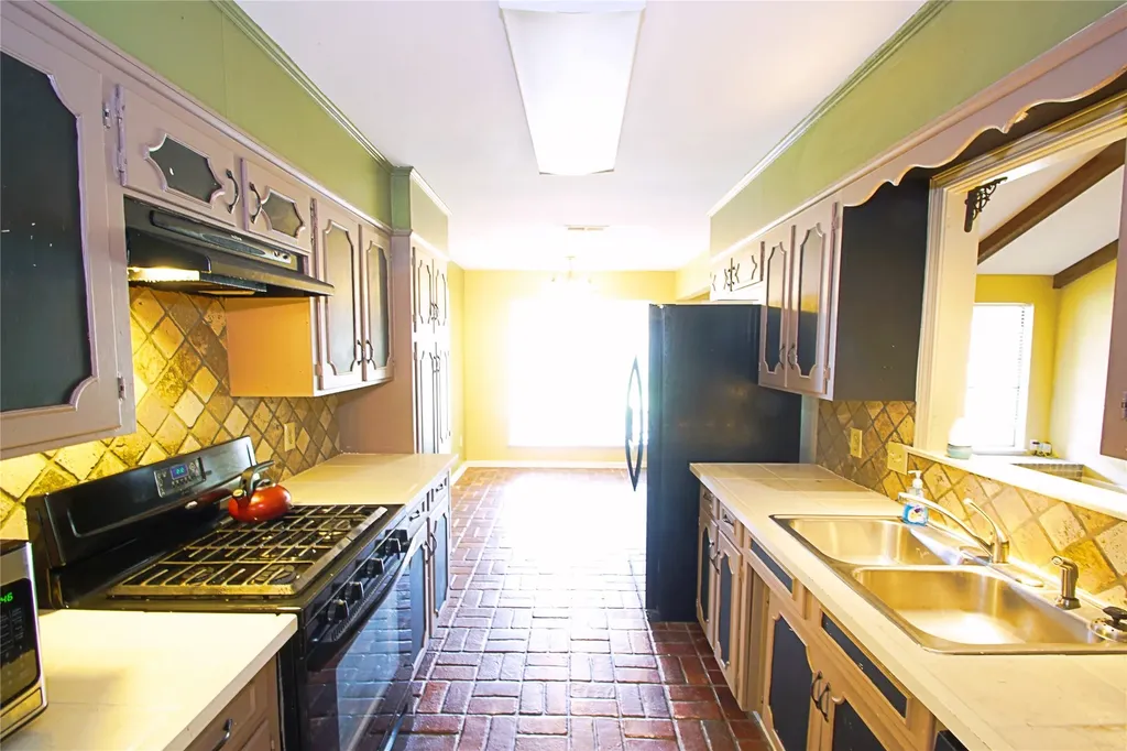4911 Longstreet Place Bossier City LA 71112