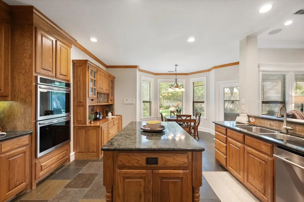 2111 Castle View Road Mansfield TX 76063