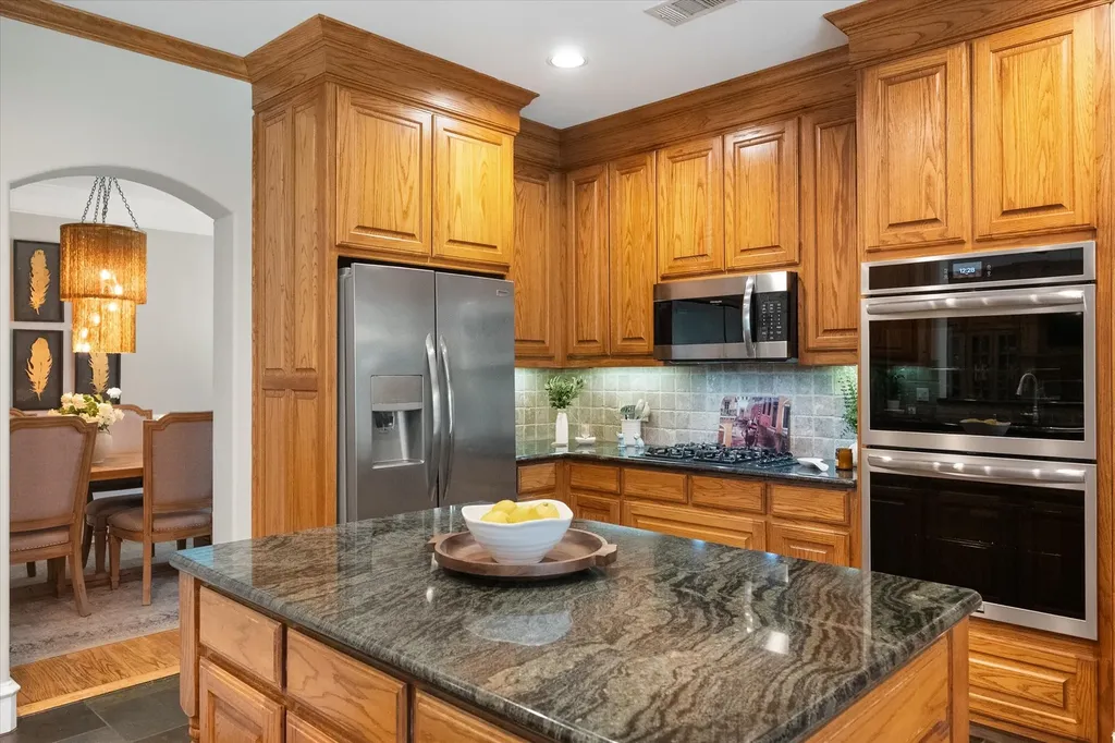 2111 Castle View Road Mansfield TX 76063