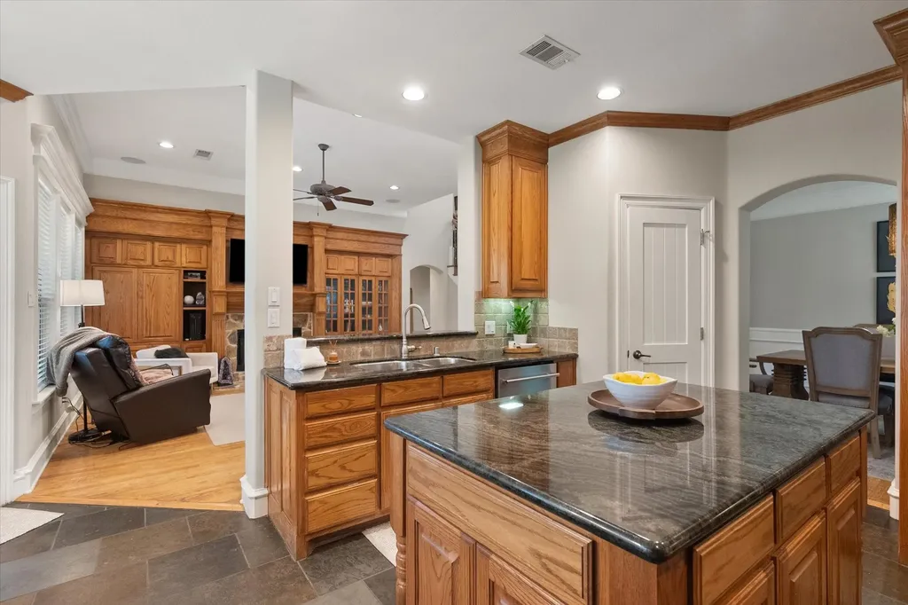 2111 Castle View Road Mansfield TX 76063