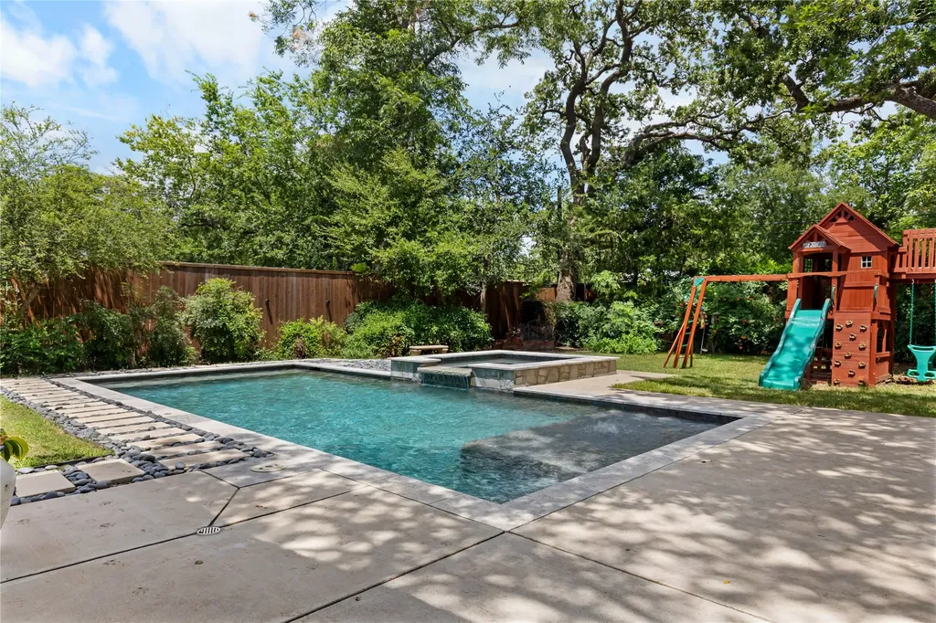 1319 S Crockett Street Sherman TX 75090