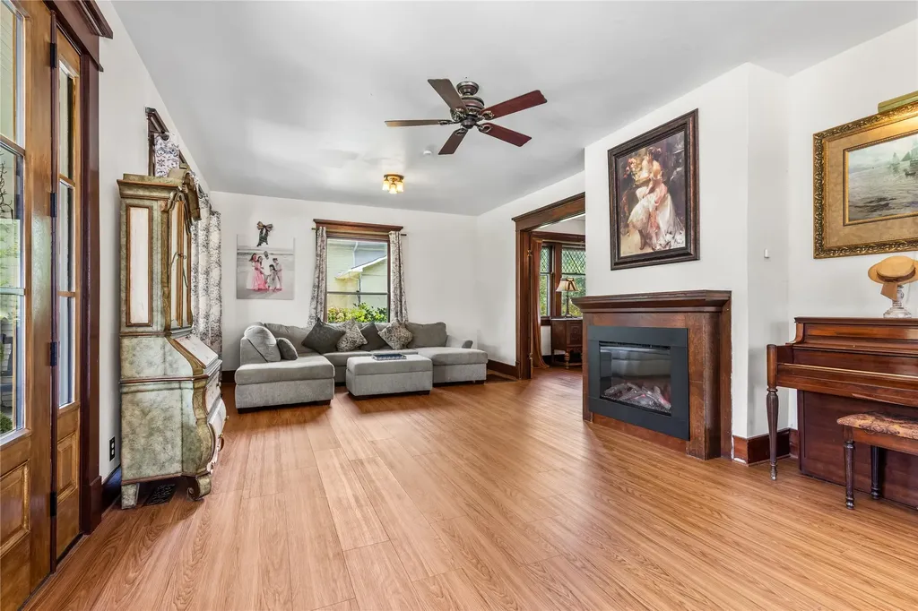 1319 S Crockett Street Sherman TX 75090