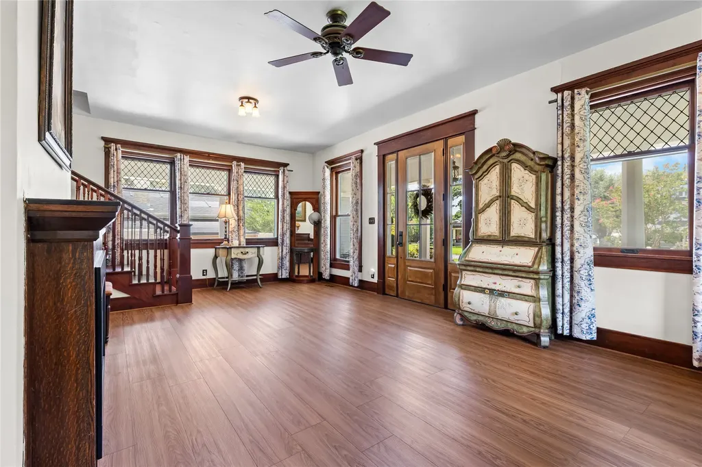 1319 S Crockett Street Sherman TX 75090