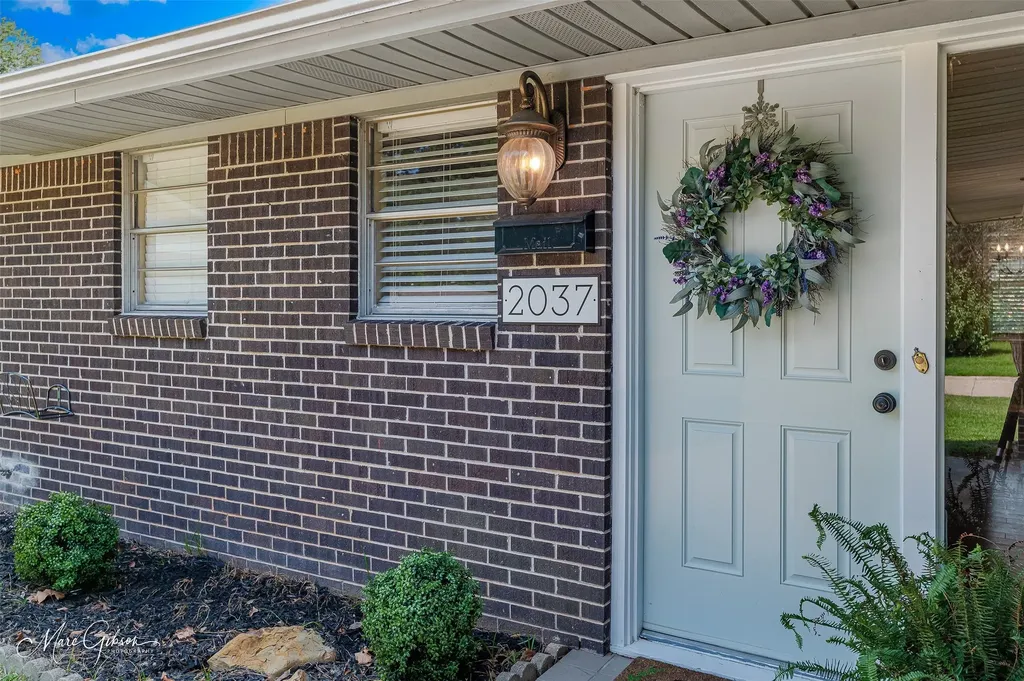 2037 Shadywood Lane Shreveport LA 71105