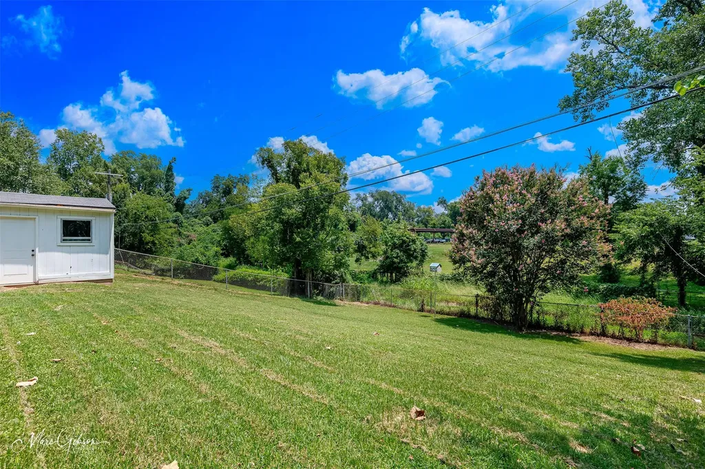 2037 Shadywood Lane Shreveport LA 71105