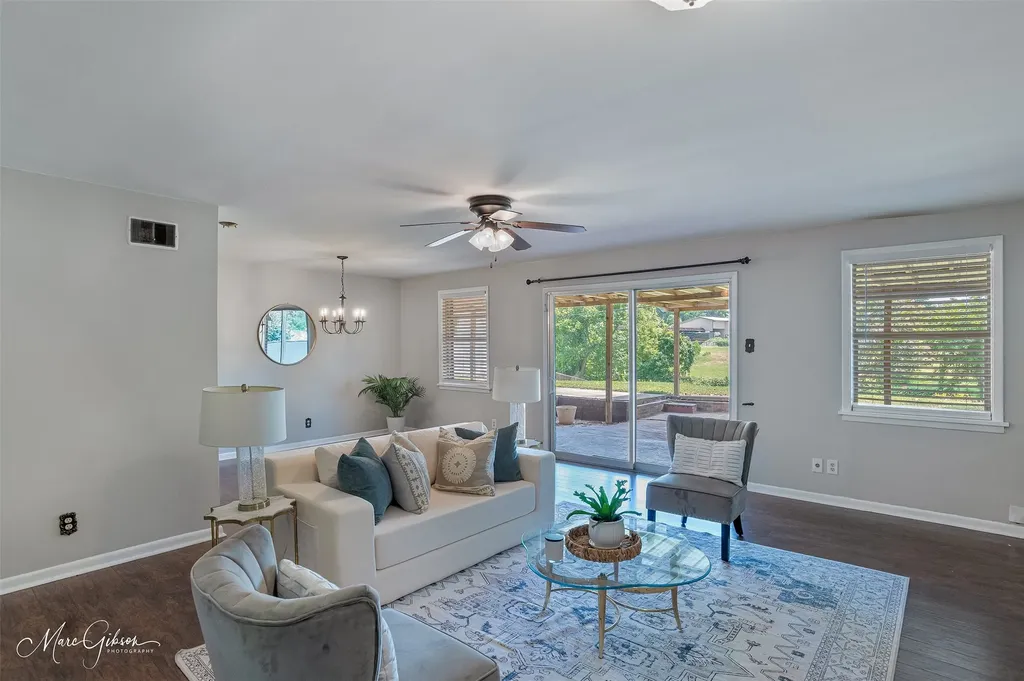 2037 Shadywood Lane Shreveport LA 71105