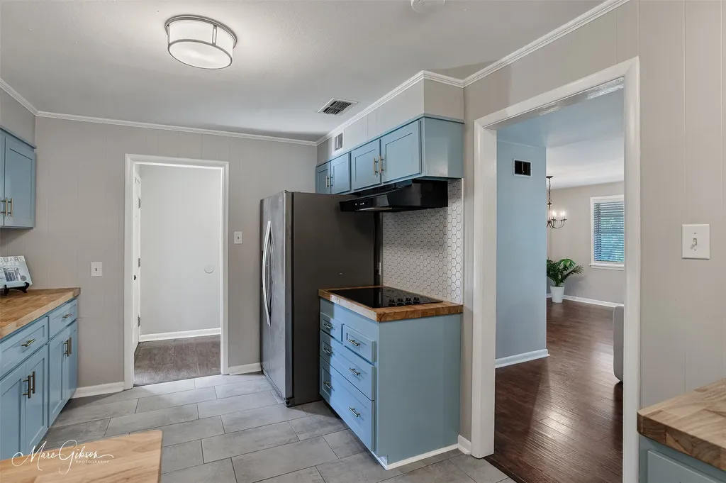 2037 Shadywood Lane Shreveport LA 71105