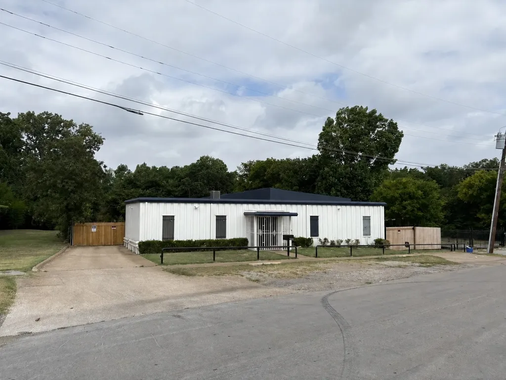 2211 Lamont Avenue Dallas TX 75216