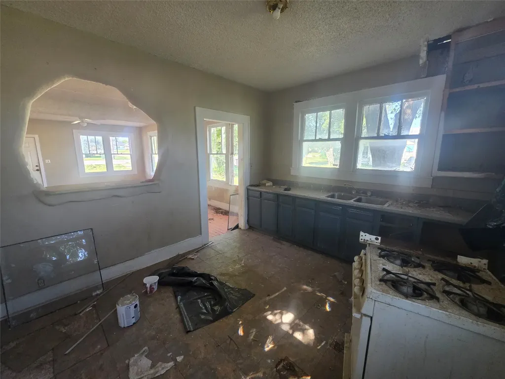 1100 E Walker Street Breckenridge TX 76424