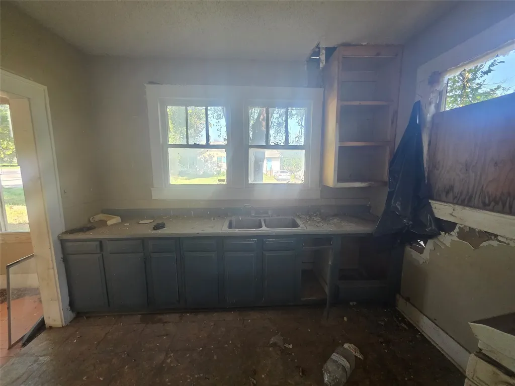 1100 E Walker Street Breckenridge TX 76424