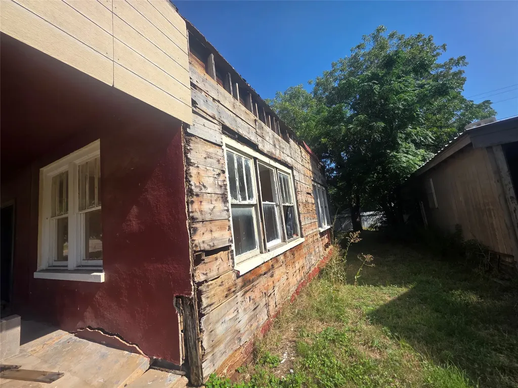 1100 E Walker Street Breckenridge TX 76424