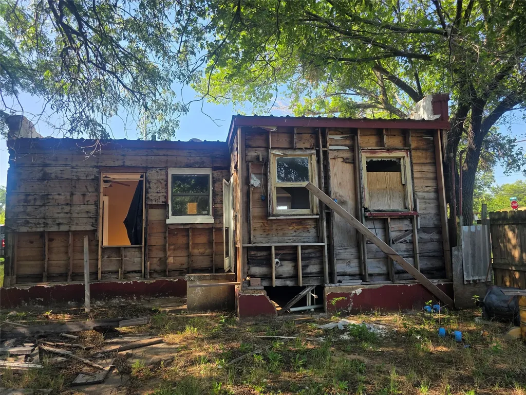 1100 E Walker Street Breckenridge TX 76424