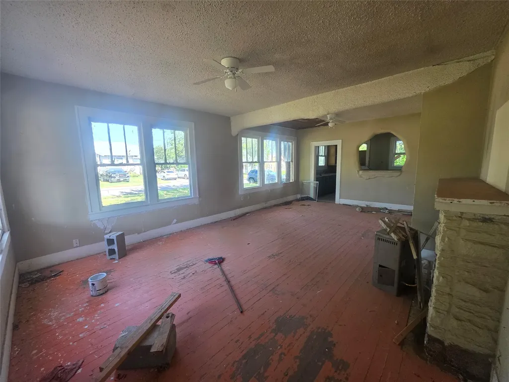 1100 E Walker Street Breckenridge TX 76424