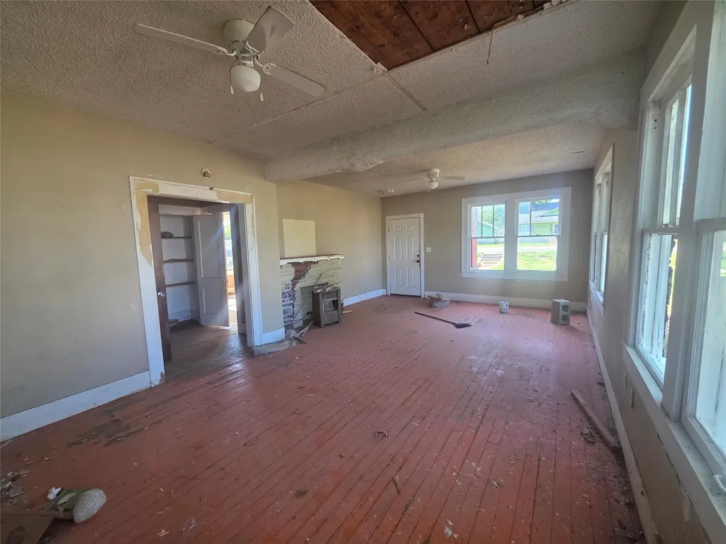 1100 E Walker Street Breckenridge TX 76424