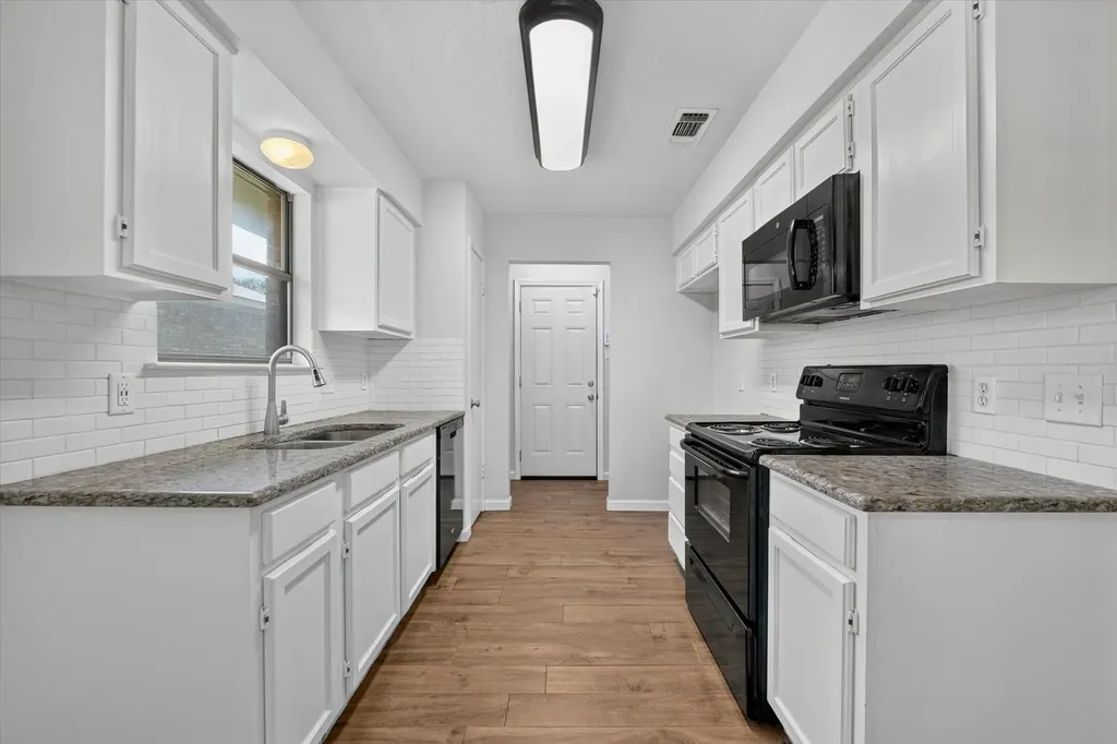 2409 Poppy Lane Euless TX 76039