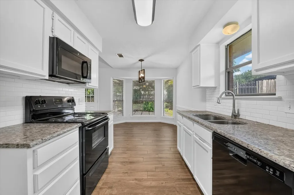 2409 Poppy Lane Euless TX 76039