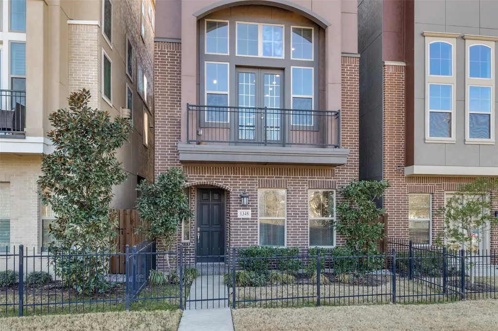 1348 Arch Place Dallas TX 75215