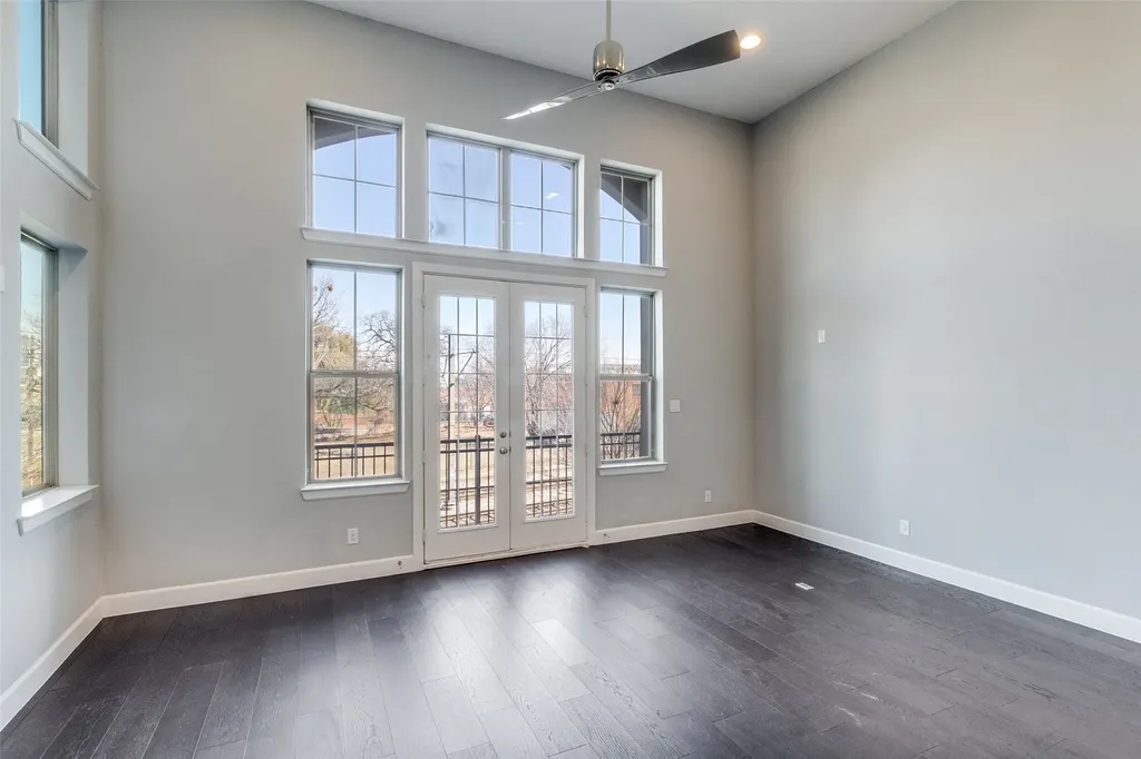 1348 Arch Place Dallas TX 75215