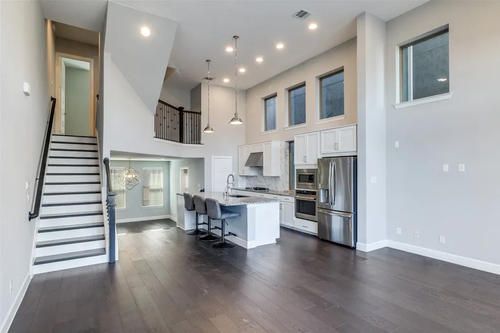 1348 Arch Place Dallas TX 75215