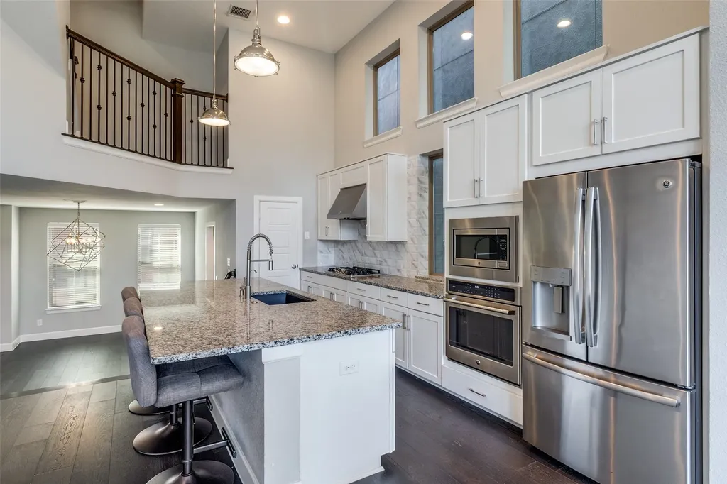 1348 Arch Place Dallas TX 75215