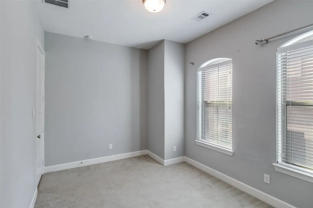 1348 Arch Place Dallas TX 75215