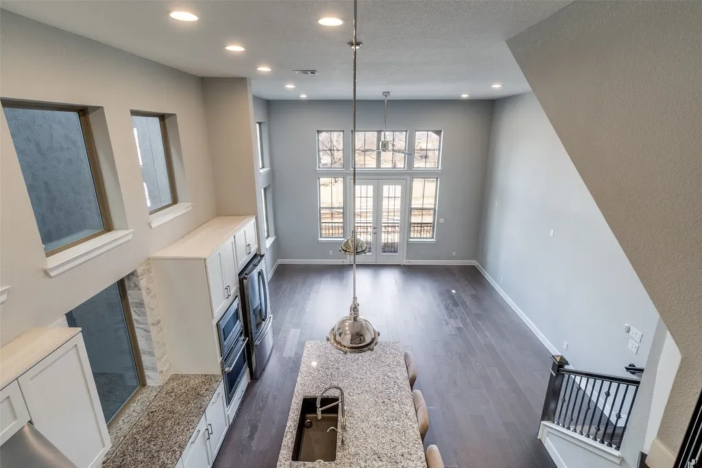 1348 Arch Place Dallas TX 75215