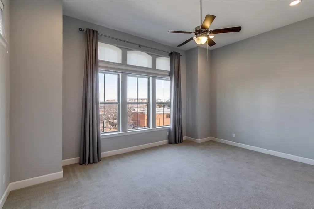 1348 Arch Place Dallas TX 75215