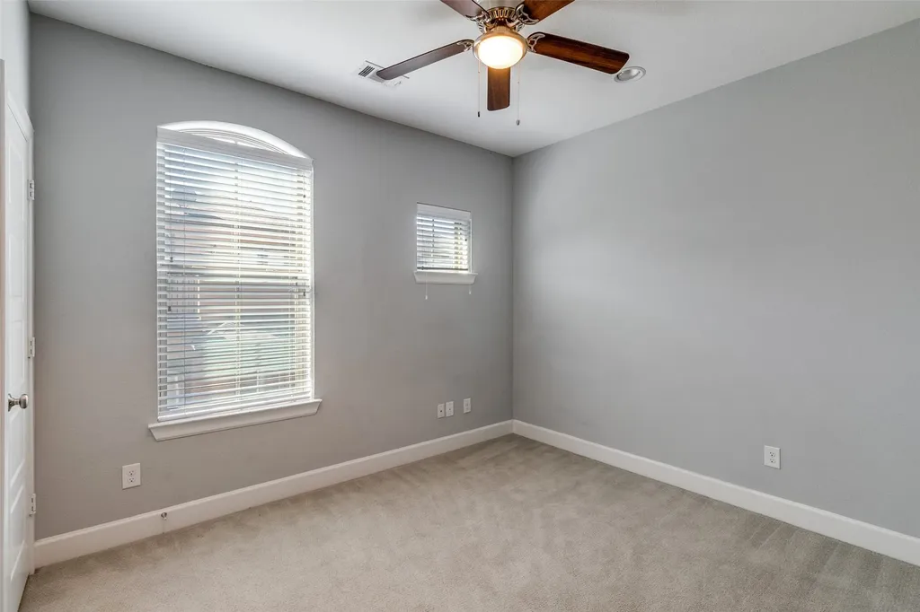 1348 Arch Place Dallas TX 75215