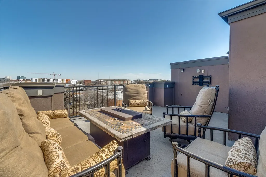 1348 Arch Place Dallas TX 75215