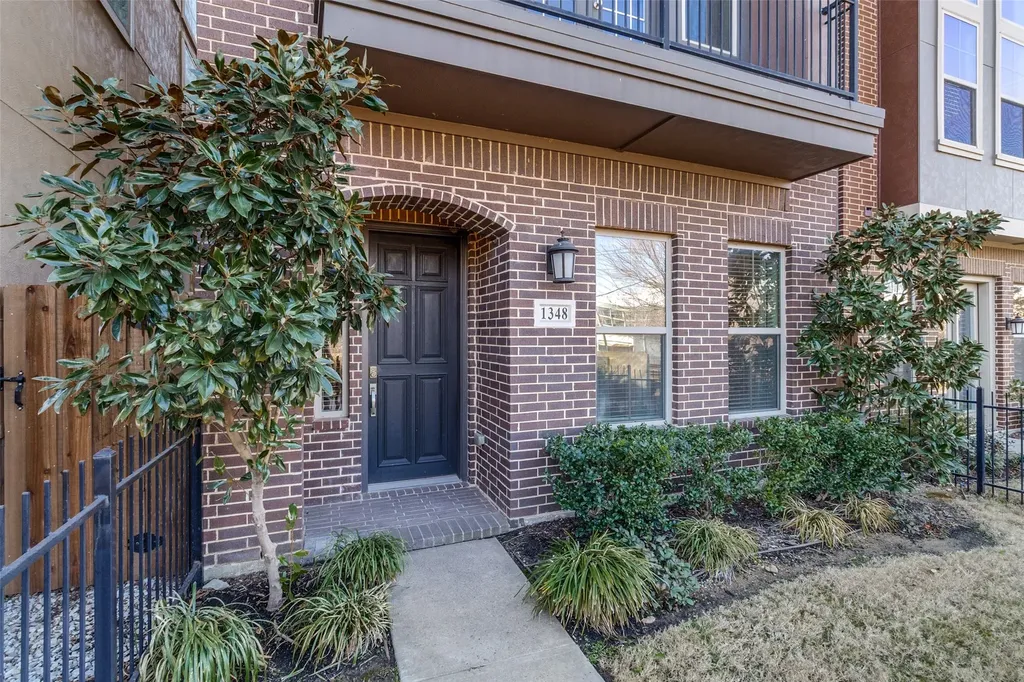 1348 Arch Place Dallas TX 75215