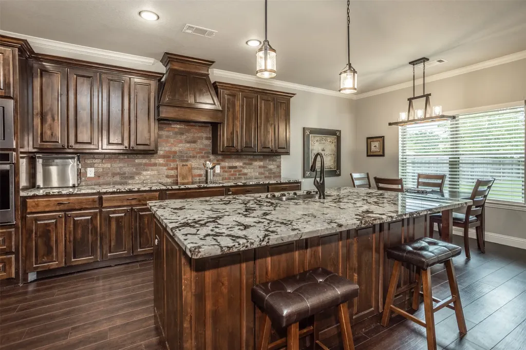 110 E Iriquois Drive Lake Kiowa TX 76240