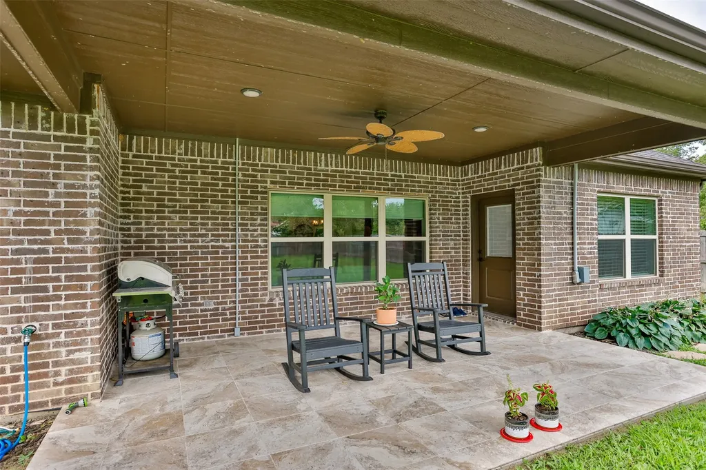110 E Iriquois Drive Lake Kiowa TX 76240