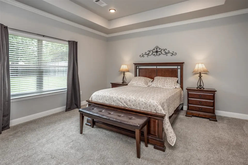 110 E Iriquois Drive Lake Kiowa TX 76240