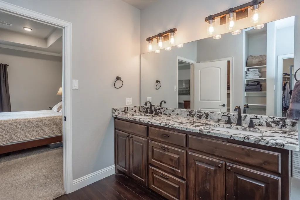 110 E Iriquois Drive Lake Kiowa TX 76240