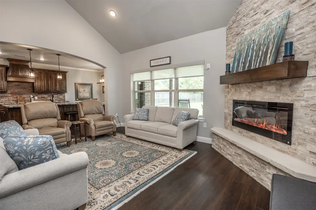 110 E Iriquois Drive Lake Kiowa TX 76240